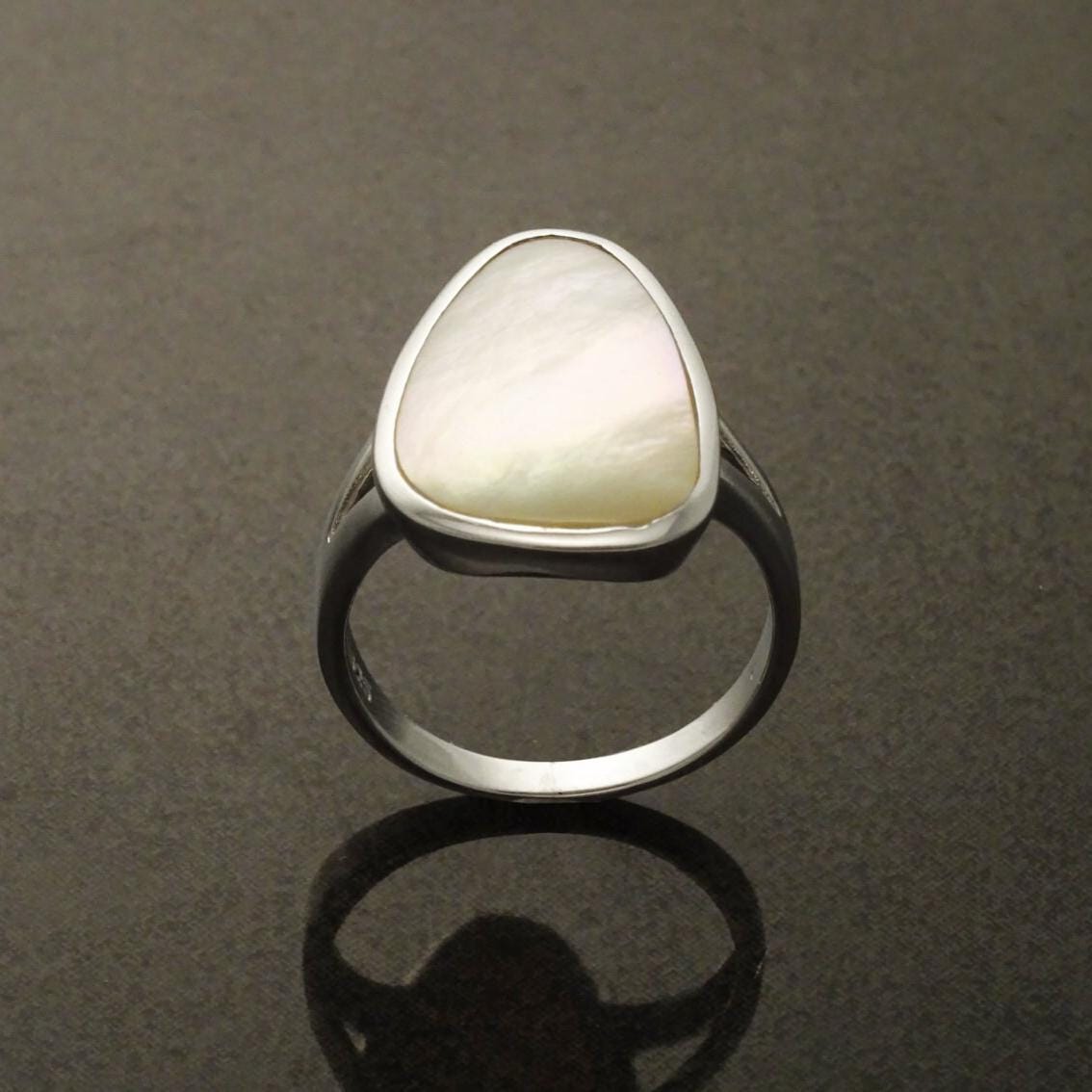 White Delta Ring 925 Sterling Silver, Mother of Pearl Shell Minimalist White Stone Ring, Geometric Triangle Designed Ring, Delta Ring