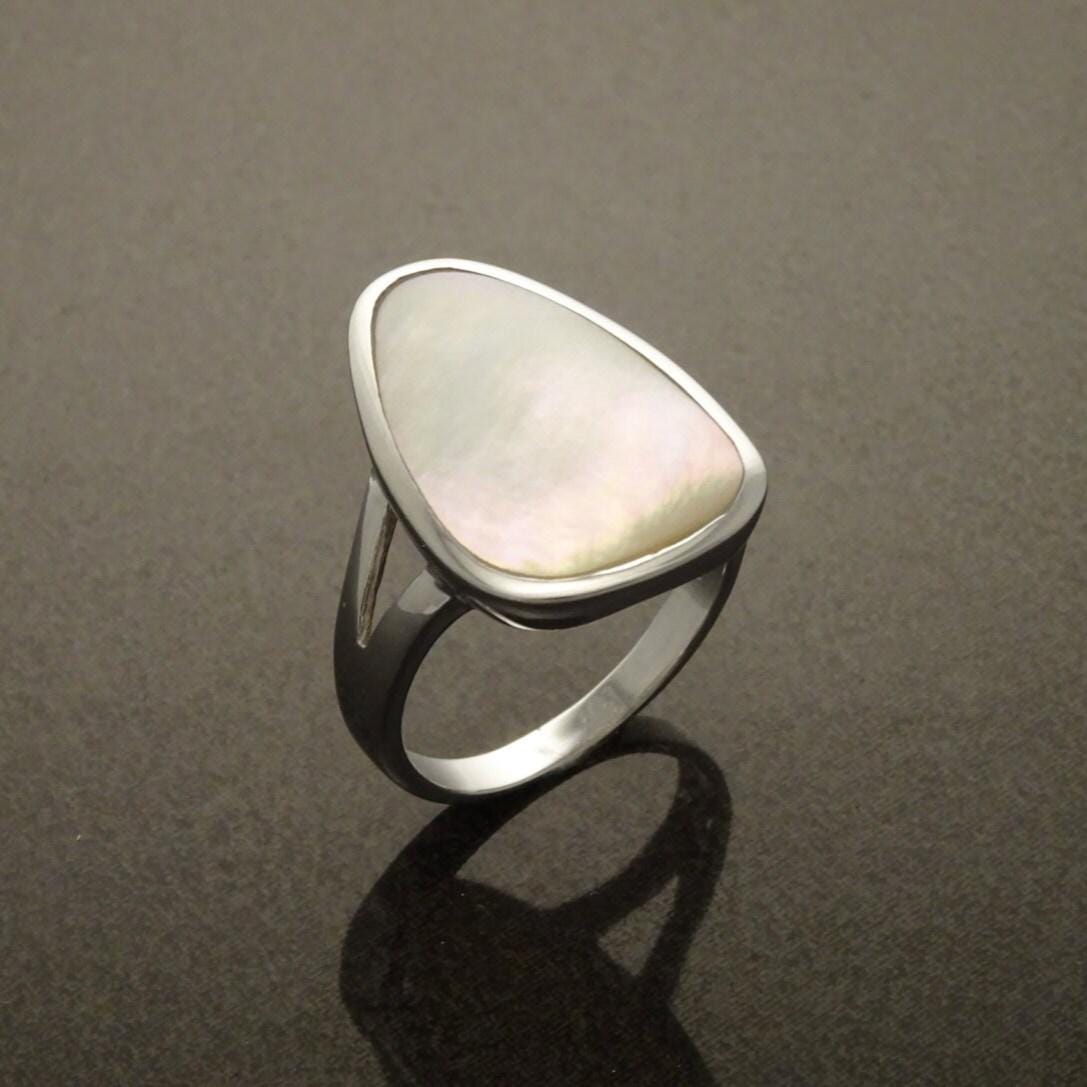 White Delta Ring 925 Sterling Silver, Mother of Pearl Shell Minimalist White Stone Ring, Geometric Triangle Designed Ring, Delta Ring