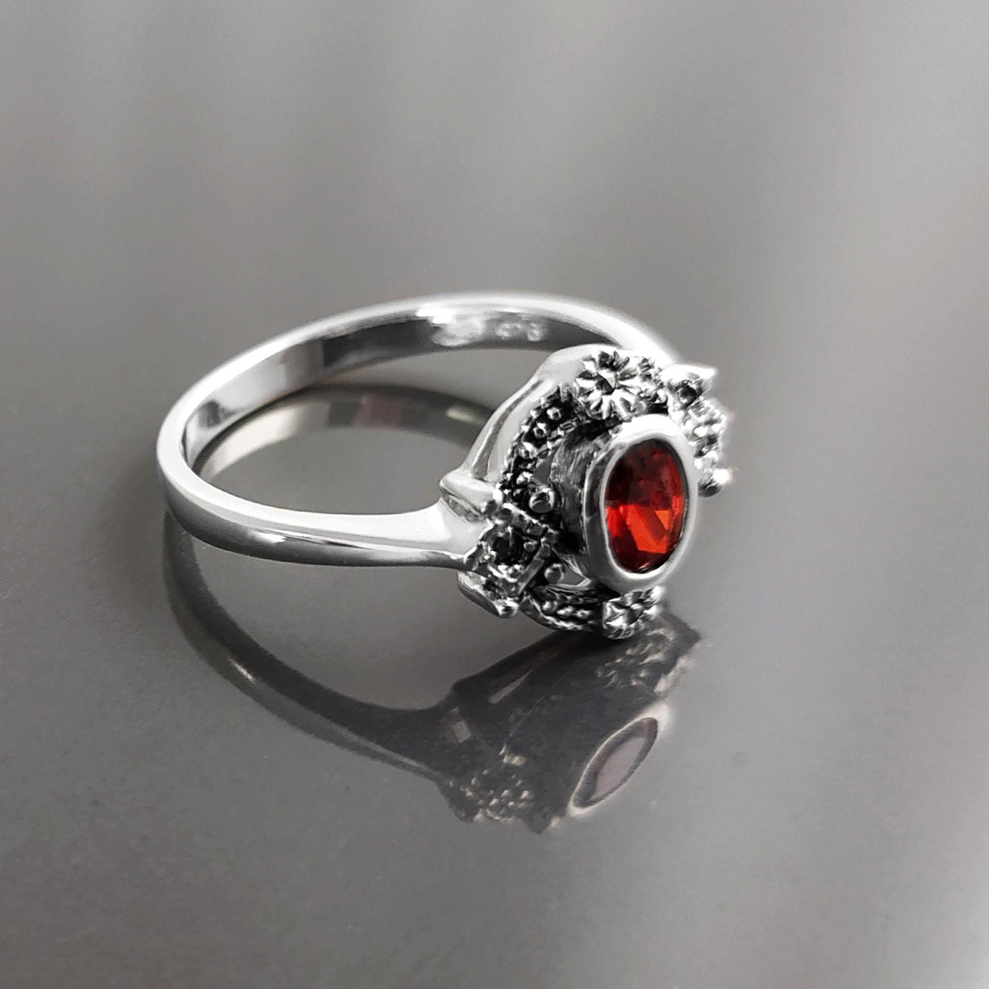 925 Sterling Silver Oval Red Garnet Marcasite Ring, Art Deco Vintage Design Jewelry