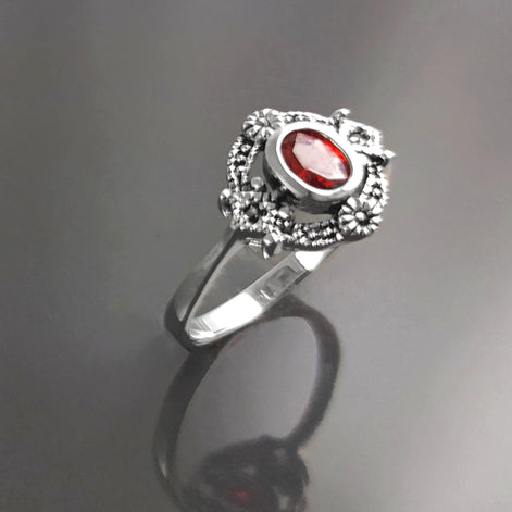 925 Sterling Silver Oval Red Garnet Marcasite Ring, Art Deco Vintage Design Jewelry