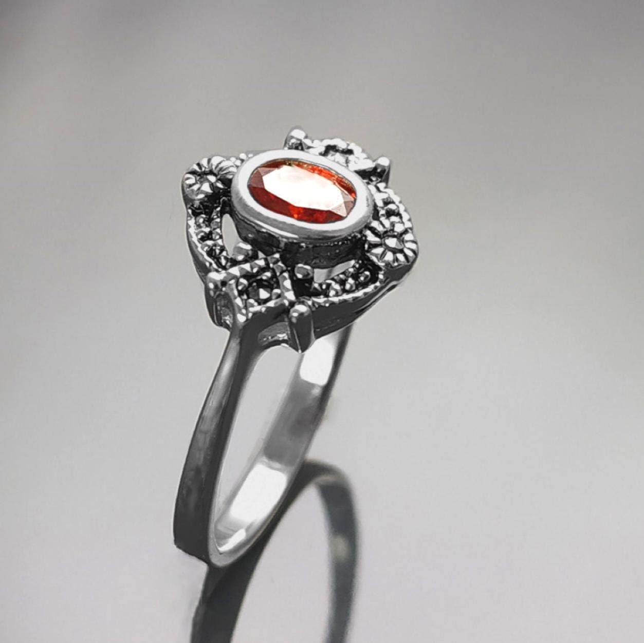 925 Sterling Silver Oval Red Garnet Marcasite Ring, Art Deco Vintage Design Jewelry