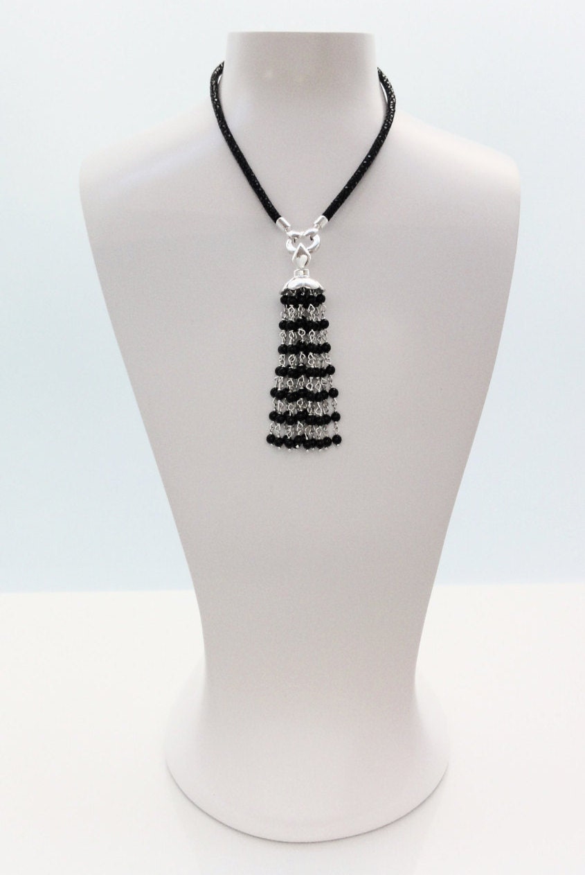 Black stones necklace, Sterling Silver, Onyx Stone Lariat necklace, Pendant with Onyx strands, semirigid Black Stingray Leather Choker.