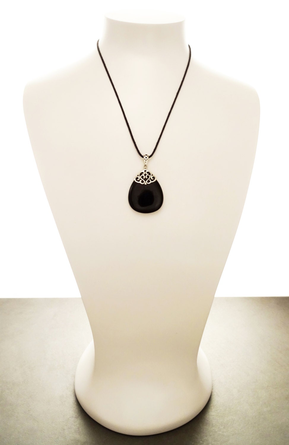 Black Stone Pendant, Sterling Silver, Onyx Oval Stone, Vintage Filigree Necklace, Teardrop Stone, Boho Jewelry, Antique Charm Necklace