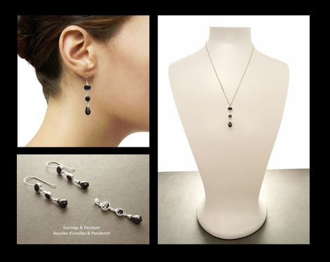 Ensemble de boucles d'oreilles et d'un collier pendentif en argent 925 avec des gouttes de pierres précieuses noires. Les boucles d'oreilles et le pendentif présentent chacun trois pierres précieuses noires, disposées en ligne verticale.
