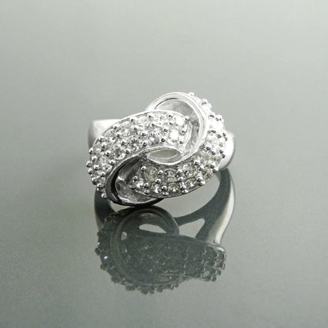 zoom on Love Knot Ring • 925 Sterling Silver • Promise Ring • Valentine's Day Gift for Women