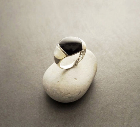 Black Domed Ring Sterling Silver, Domed Band jewelry, Bicolor Two tones Stones White Mother of Pearl, Onyx Stone, Minimalist Modern Design