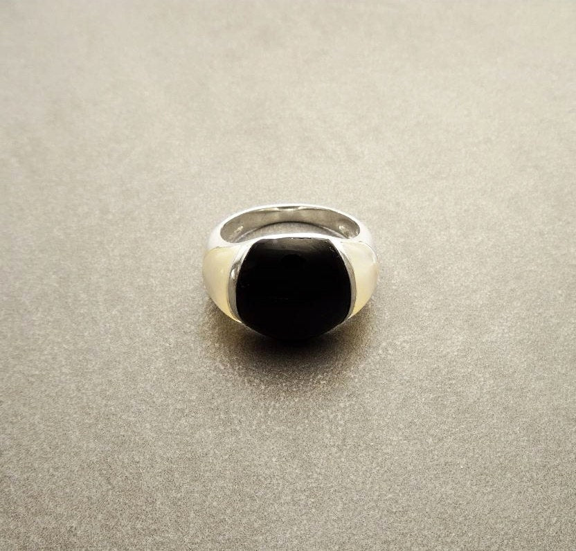 Black Domed Ring Sterling Silver, Domed Band jewelry, Bicolor Two tones Stones White Mother of Pearl, Onyx Stone, Minimalist Modern Design