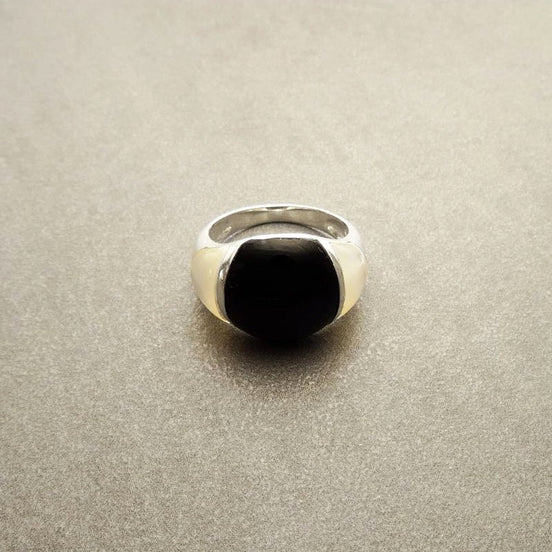 Black Domed Ring Sterling Silver, Domed Band jewelry, Bicolor Two tones Stones White Mother of Pearl, Onyx Stone, Minimalist Modern Design