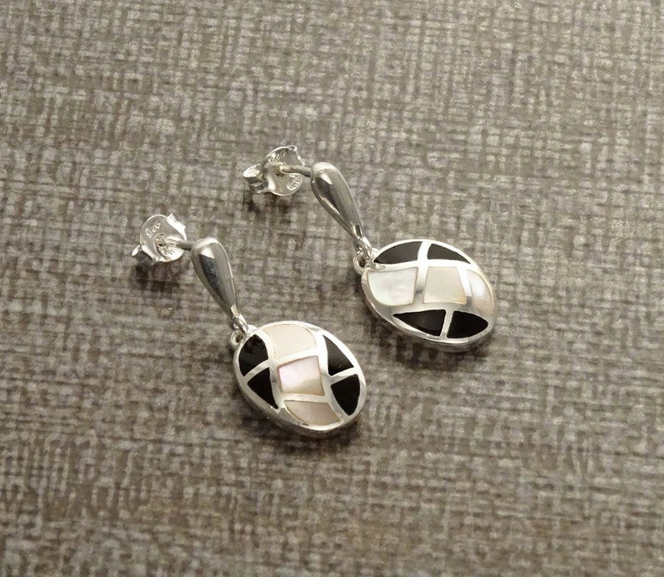 Black Oval Earrings, Sterling Silver, Black and White Bicolor Onyx Stone Mother of Pearl Shell, Modern Geometric Waves Checkered Jewelry