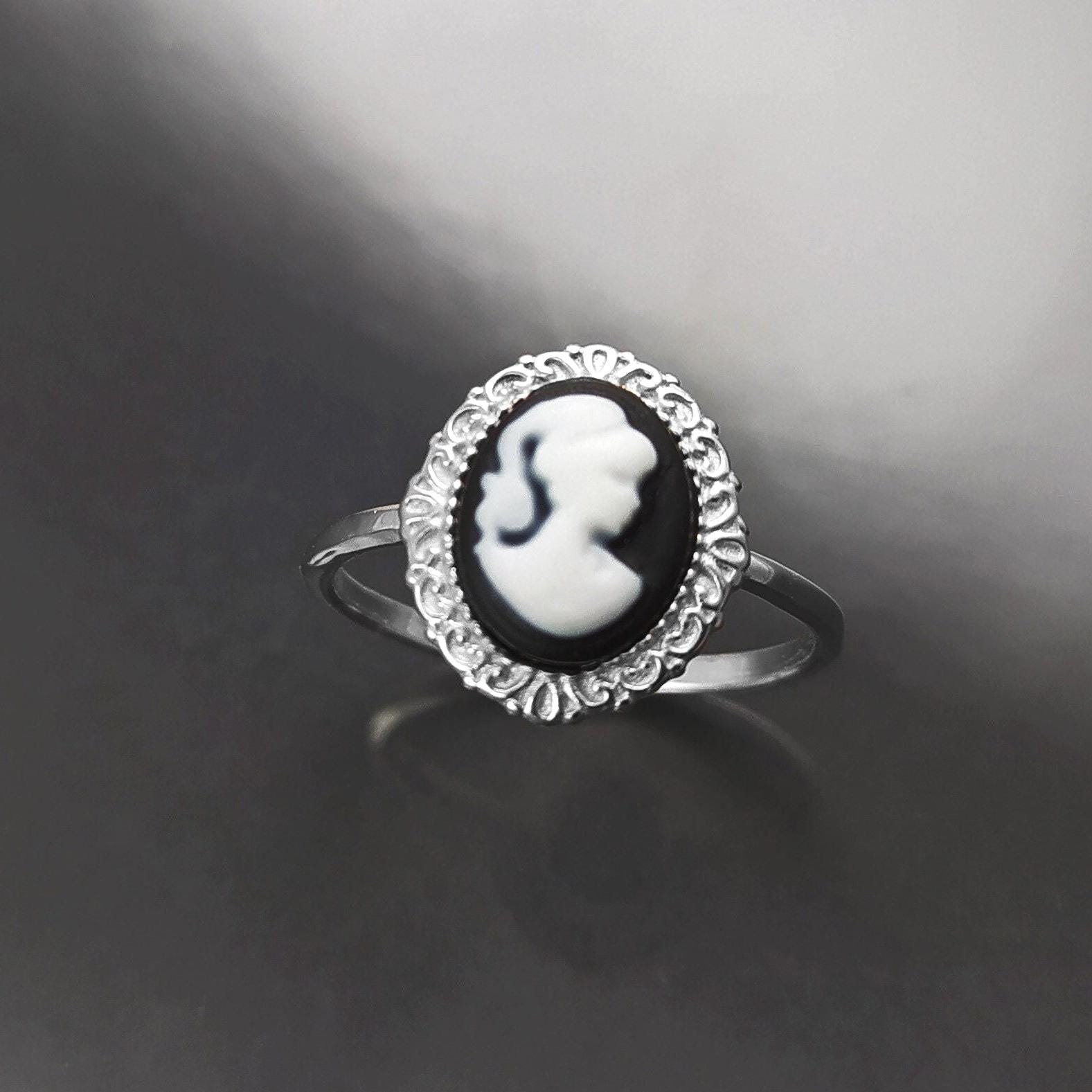 Cameo Ring - Sterling Silver Oval Black and white Resin Stone - woman face portrait cameo - Vintage band - Victorian Jewelry gift