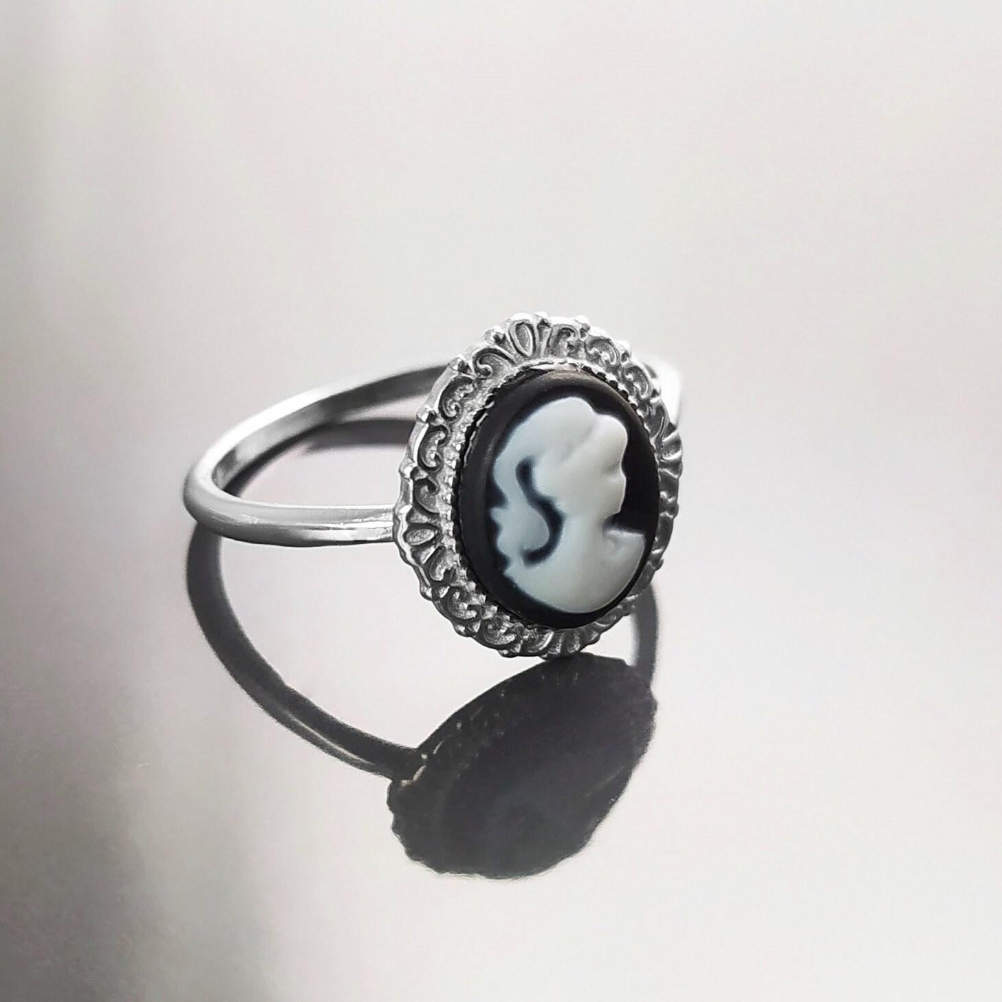 Cameo Ring - Sterling Silver Oval Black and white Resin Stone - woman face portrait cameo - Vintage band - Victorian Jewelry gift