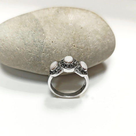Small Vintage 925 Sterling Silver Ring, Mother of Pearl and Marcasite Stones, 3 Ovals.
