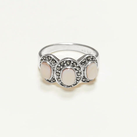 Small Vintage 925 Sterling Silver Ring, Mother of Pearl and Marcasite Stones, 3 Ovals.