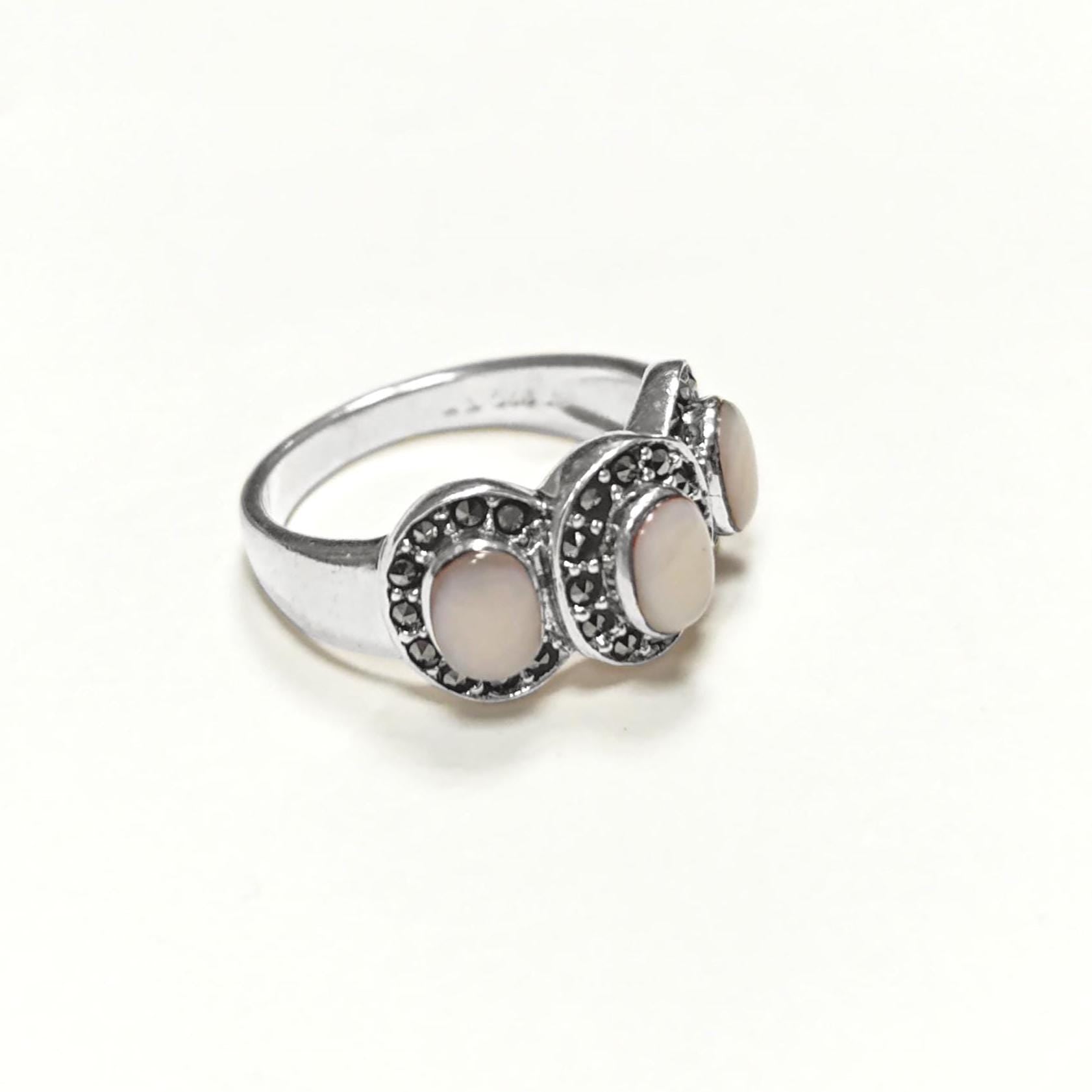 Small Vintage 925 Sterling Silver Ring, Mother of Pearl and Marcasite Stones, 3 Ovals.