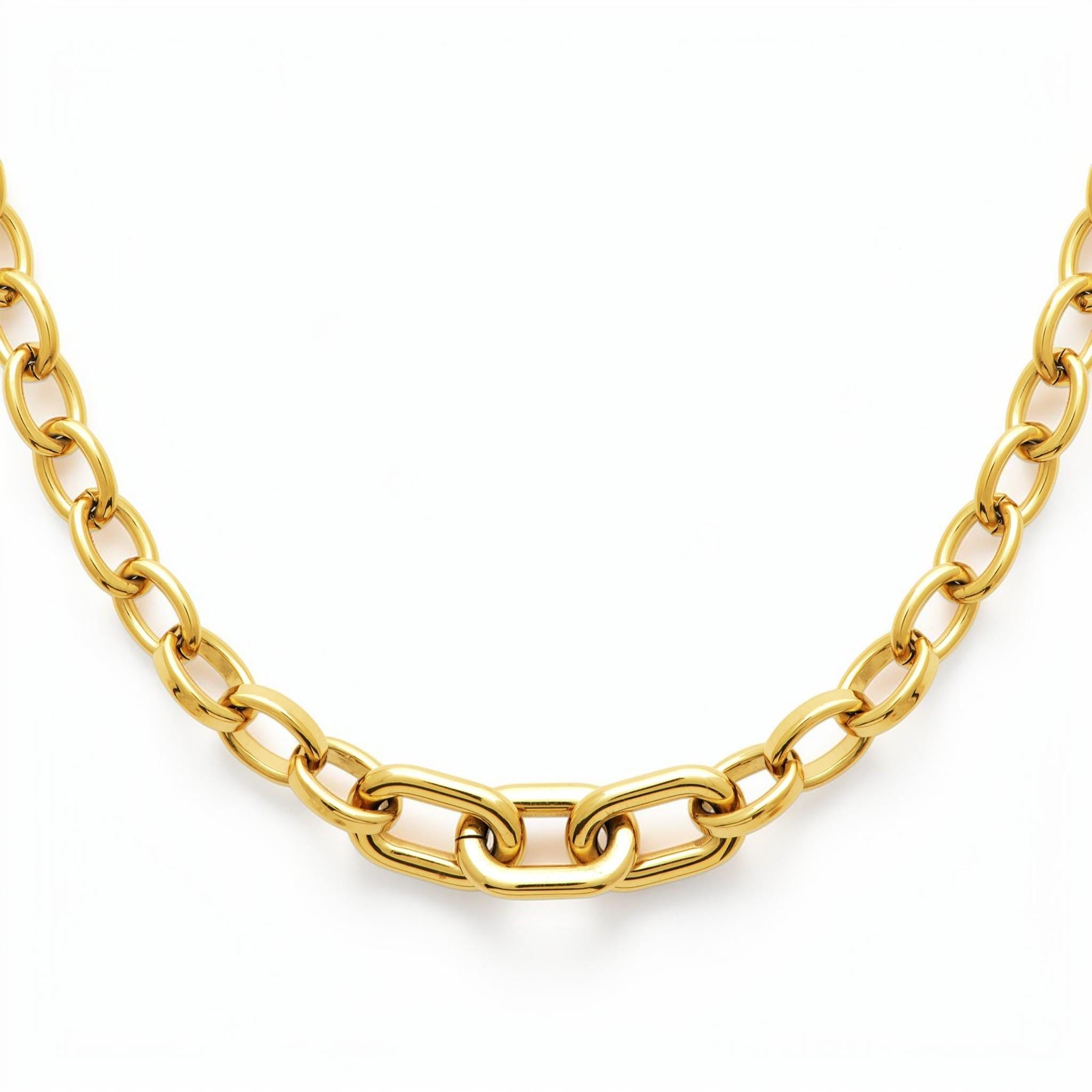View of the necklace in a studio white background.
Product type: necklace
Material: 18K Gold Filled, stainless steel base
Color: yellow gold
Style: modern, elegant, minimalist, slightly bold
Design details: mixed link chain, paperclip-style center links, rounded oval side links, polished finish, lobster clasp, extender chain
Best for: everyday wear, layering, gifting, modern jewelry lovers, statement minimal styling