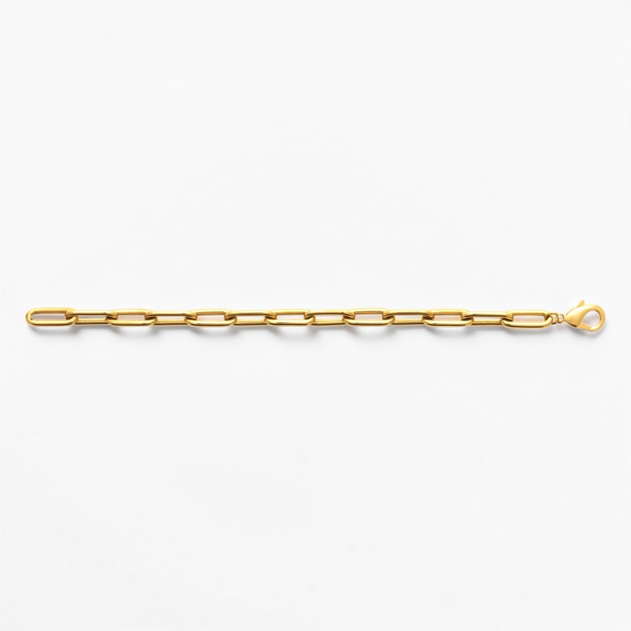 View of the bracelet in a studio white background.
Product type: bracelet
Material: 18K Gold Filled, stainless steel base
Color: yellow gold
Style: modern, elegant, minimalist, slightly bold
Design details: rectangular link chain, paperclip-style link, polished finish, lobster clasp
Best for: everyday wear, layering, gifting, modern jewelry lovers, statement minimal styling