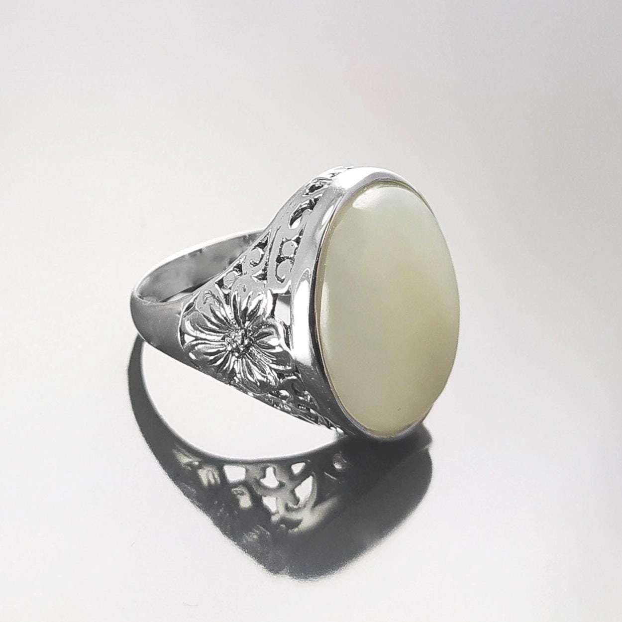 925 Green Jade Sterling Silver Ring, Vintage Filigree Design, Fantasy Silver Jewelry, Light Green Jade Stone Ring