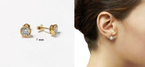 wore by a woman
Product type: stud earrings
Material: gold
Stone: diamond 7mm
Color: gold and clear white
Style: minimalist, classic, elegant, fine jewelry
Design details: round bezel-set diamonds, polished gold setting, stud earring silhouette, available in multiple sizes, timeless everyday design
Best for: everyday wear, second piercings, stacking, bridal jewelry, anniversary gifts, birthday gifts, fine jewelry lovers