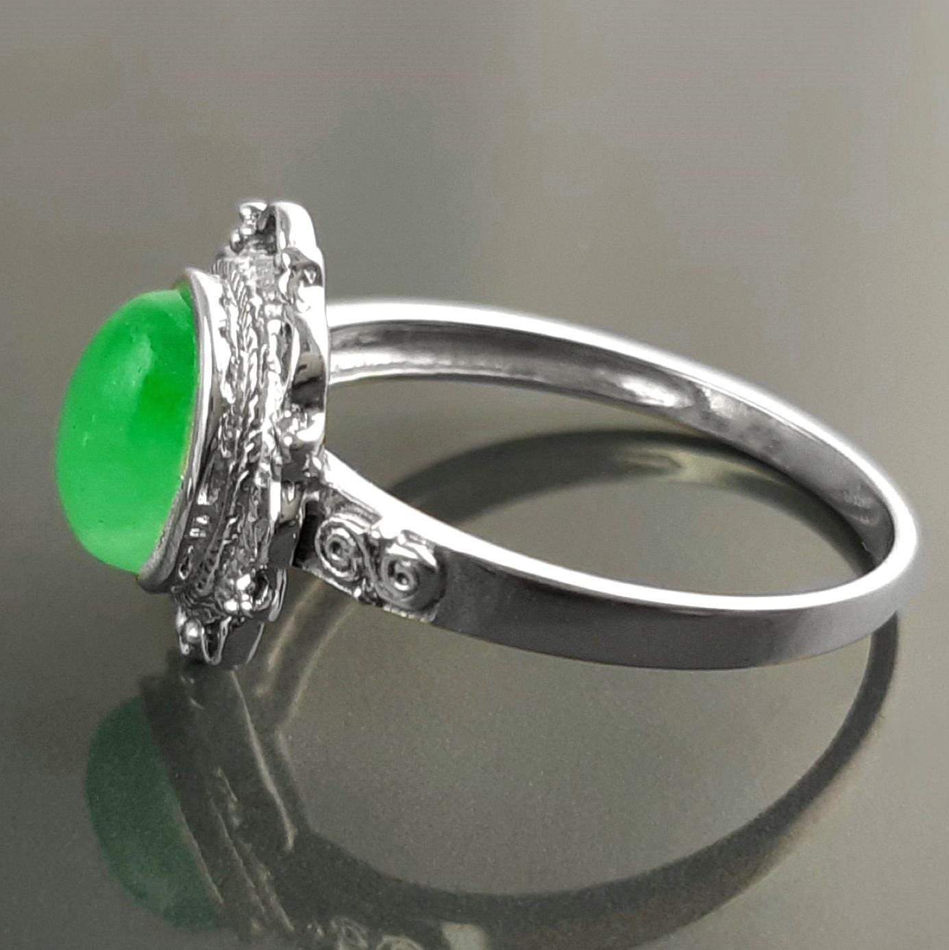 Material: sterling silver
Stone: jade
Color: silver and vivid green
Style: vintage-inspired, feminine, boho, elegant
Design details: oval jade cabochon, ornate halo-style frame, decorative sterling silver detailing, slim band, sculptural top
Best for: everyday wear, gifting, vintage jewelry lovers, jade lovers, boho styling, birthdays, anniversaries, Mother’s Day