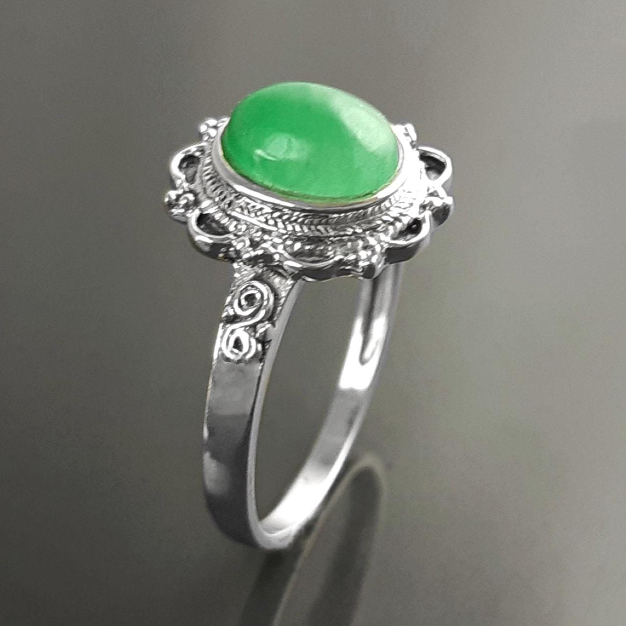 Material: sterling silver
Stone: jade
Color: silver and vivid green
Style: vintage-inspired, feminine, boho, elegant
Design details: oval jade cabochon, ornate halo-style frame, decorative sterling silver detailing, slim band, sculptural top
Best for: everyday wear, gifting, vintage jewelry lovers, jade lovers, boho styling, birthdays, anniversaries, Mother’s Day