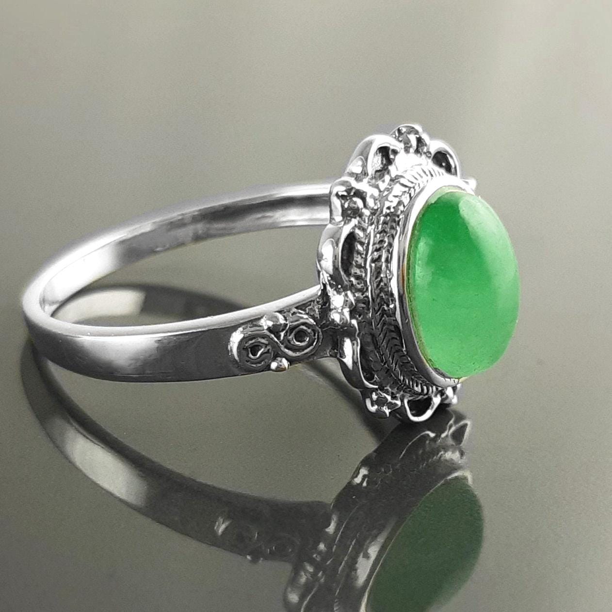 Material: sterling silver
Stone: jade
Color: silver and vivid green
Style: vintage-inspired, feminine, boho, elegant
Design details: oval jade cabochon, ornate halo-style frame, decorative sterling silver detailing, slim band, sculptural top
Best for: everyday wear, gifting, vintage jewelry lovers, jade lovers, boho styling, birthdays, anniversaries, Mother’s Day