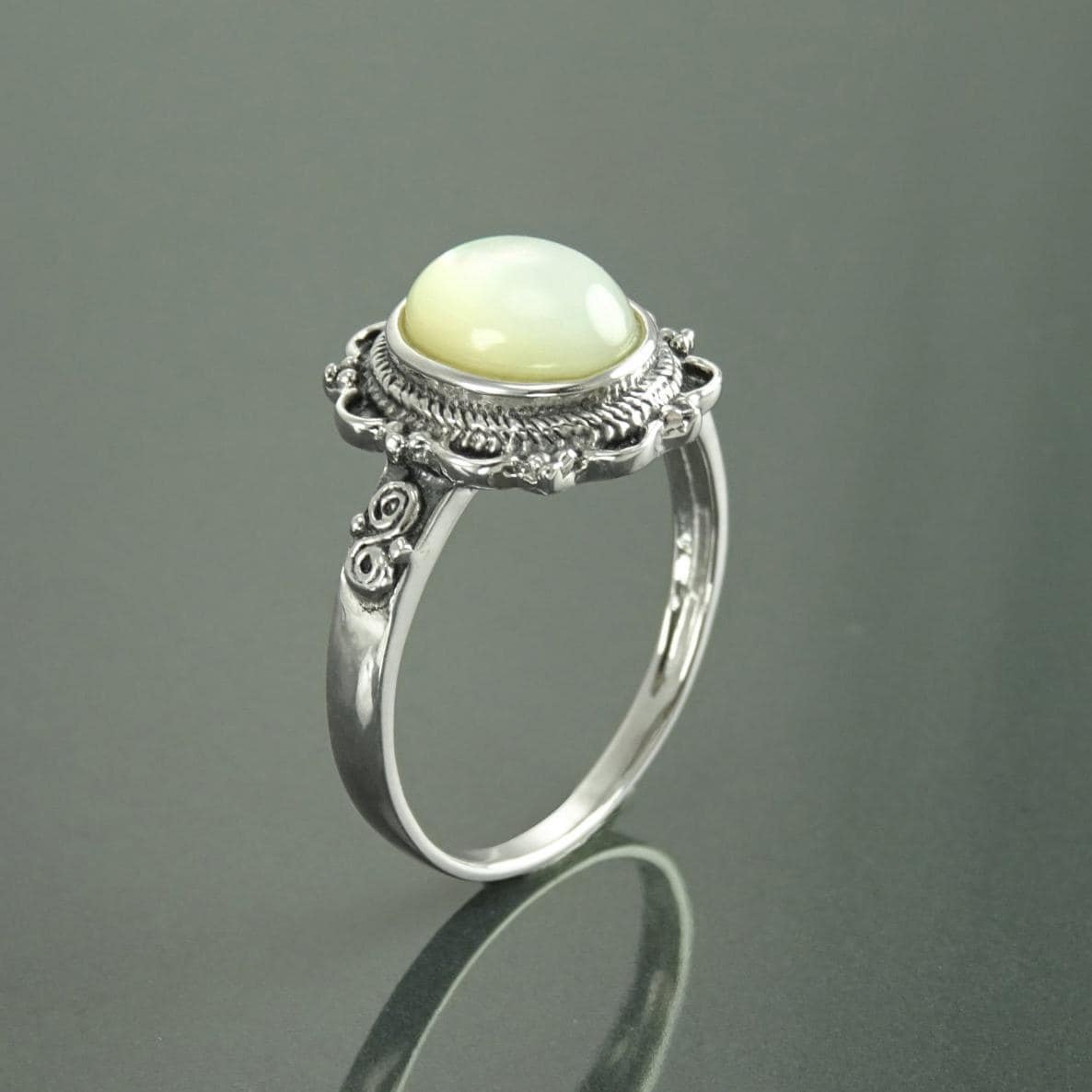 925 Mother of Pearl Ring, Sterling Silver, Real White MOP Ring, Dainty Stone Ring, Pretty Jewelry, Victorian Antique Ring, Boho Oval Ring