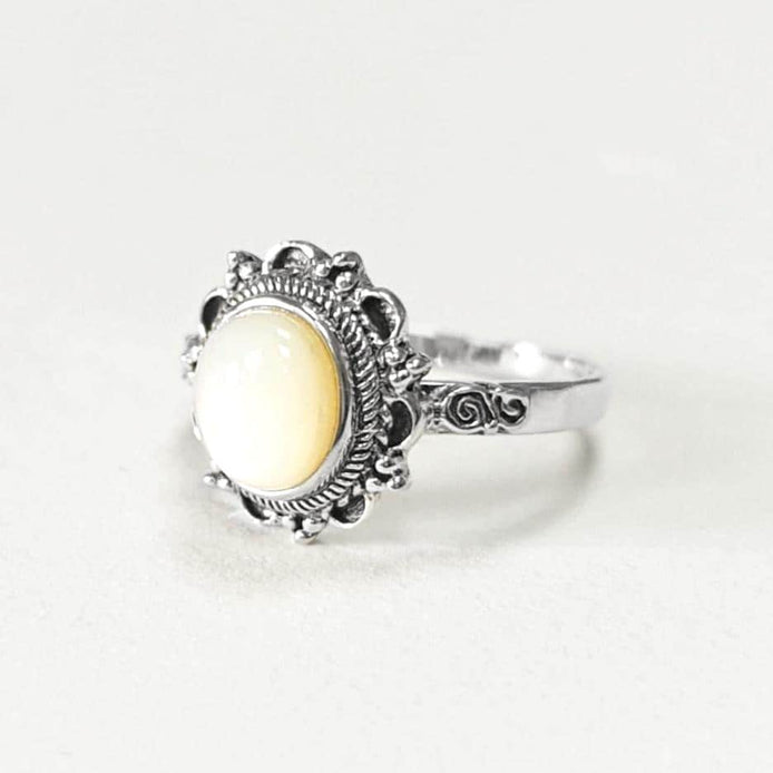 925 Mother of Pearl Ring, Sterling Silver, Real White MOP Ring, Dainty Stone Ring, Pretty Jewelry, Victorian Antique Ring, Boho Oval Ring