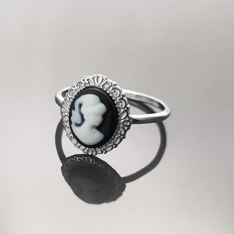 Cameo Ring - Sterling Silver Oval Black and white Resin Stone - woman face portrait cameo - Vintage band - Victorian Jewelry gift