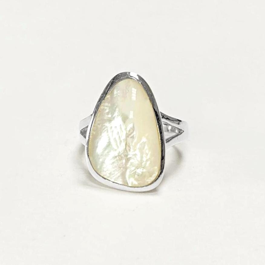 White Delta Ring 925 Sterling Silver, Mother of Pearl Shell Minimalist White Stone Ring, Geometric Triangle Designed Ring, Delta Ring