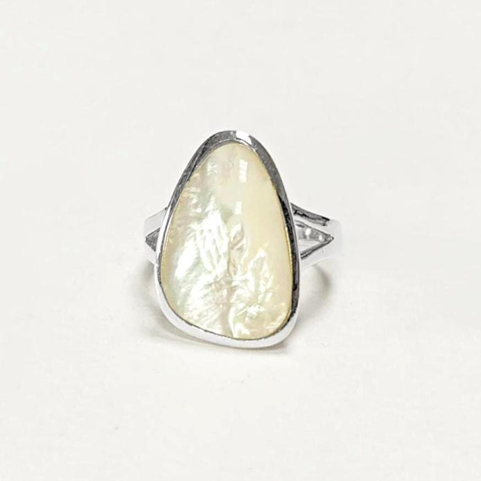 White Delta Ring 925 Sterling Silver, Mother of Pearl Shell Minimalist White Stone Ring, Geometric Triangle Designed Ring, Delta Ring