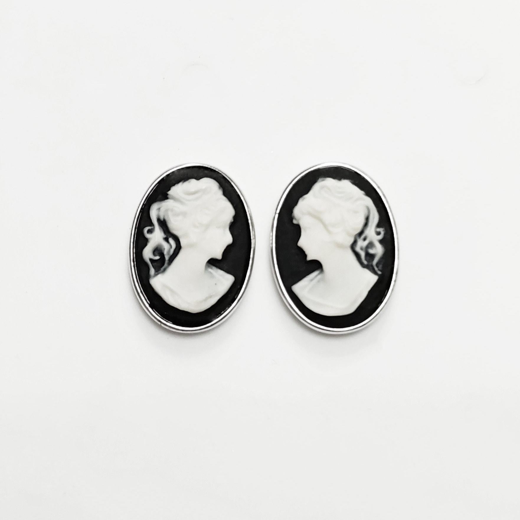 Cameo Earrings - Sterling Silver black and white oval resin stone - woman face portrait cameo - Vintage Victorian Jewelry - Studs Earrings