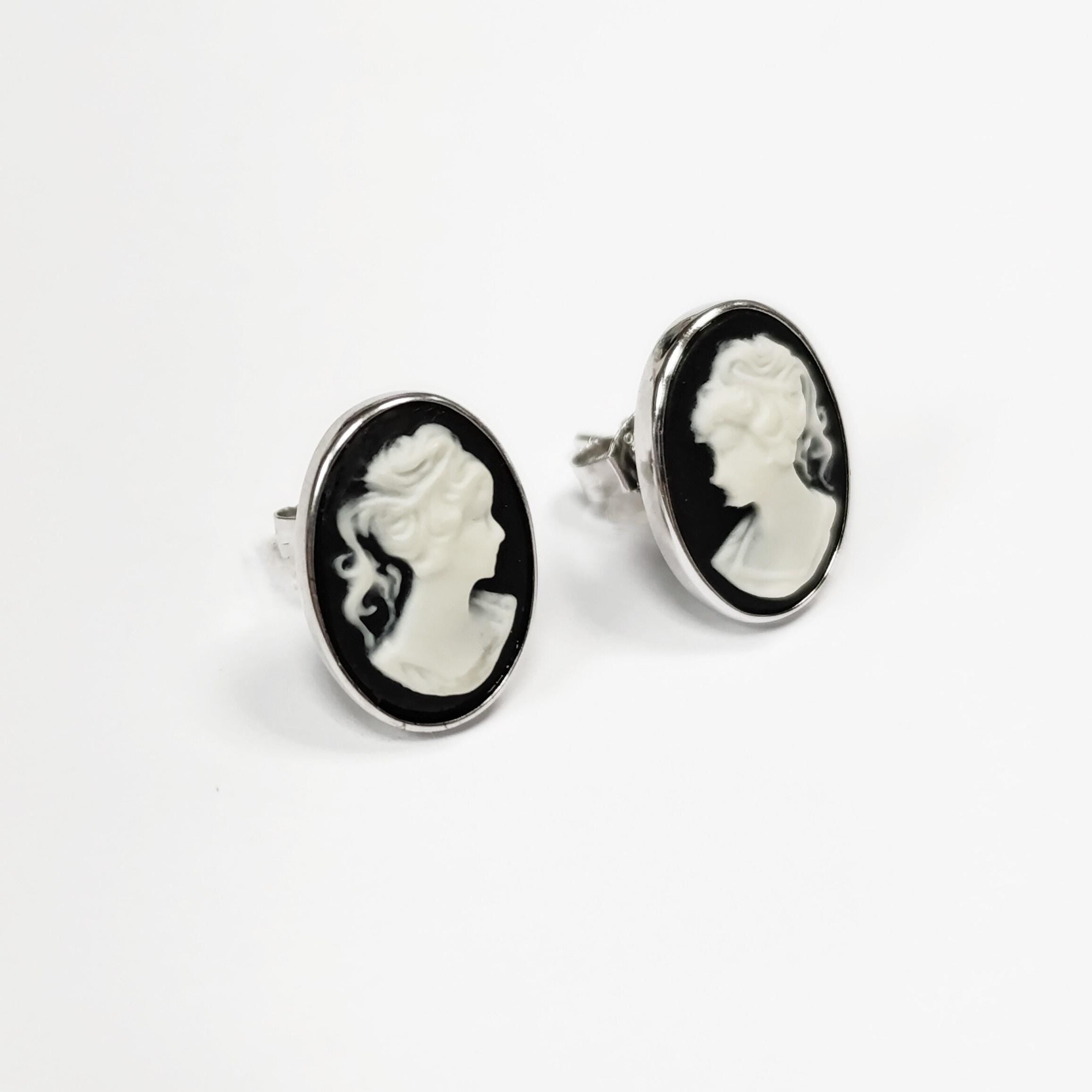 Cameo Earrings - Sterling Silver black and white oval resin stone - woman face portrait cameo - Vintage Victorian Jewelry - Studs Earrings