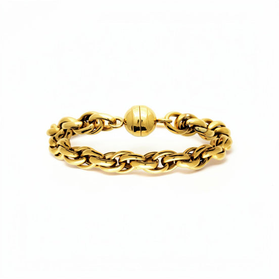 Global view of the bracelet
Product type: bracelet
Material: 18K gold filled
Length : 20cm
Width : 8mm
Clasp : Magnetic
Style: chunky rounded link chain
Color: yellow gold
Look: bold, polished, minimalist, elegant
Best for: everyday wear, gifting, layering, statement styling