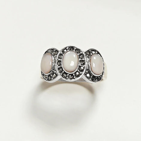 Small Vintage 925 Sterling Silver Ring, Mother of Pearl and Marcasite Stones, 3 Ovals.