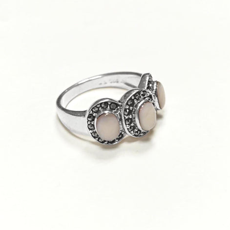 Small Vintage 925 Sterling Silver Ring, Mother of Pearl and Marcasite Stones, 3 Ovals.