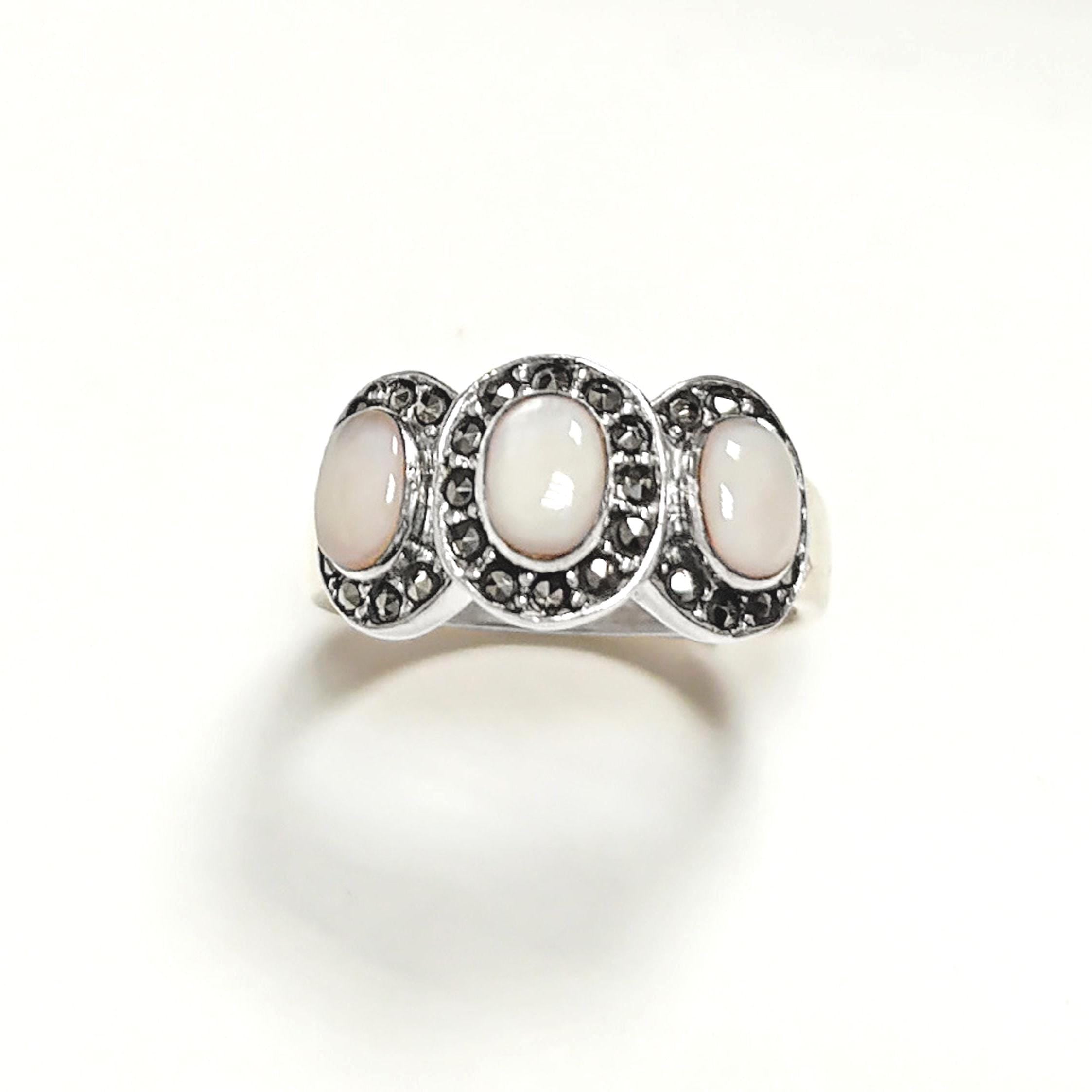 Small Vintage 925 Sterling Silver Ring, Mother of Pearl and Marcasite Stones, 3 Ovals.
