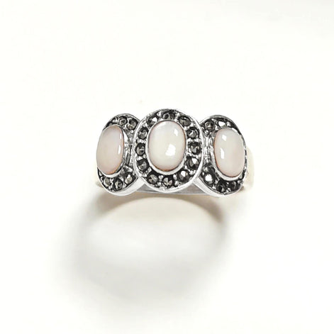 Small Vintage 925 Sterling Silver Ring, Mother of Pearl and Marcasite Stones, 3 Ovals.