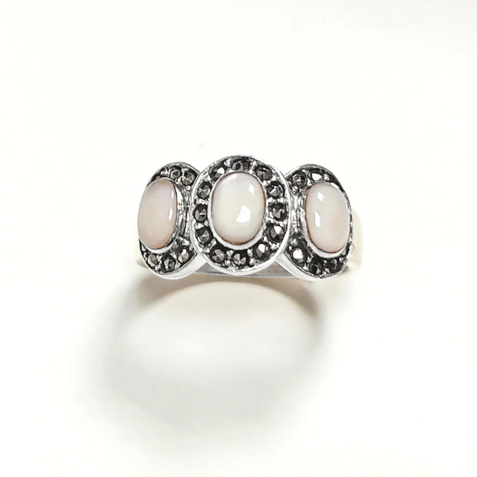Small Vintage 925 Sterling Silver Ring, Mother of Pearl and Marcasite Stones, 3 Ovals.