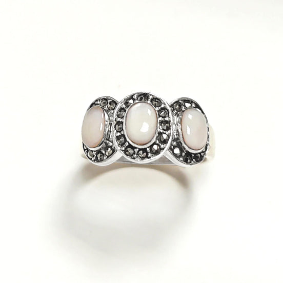 Small Vintage 925 Sterling Silver Ring, Mother of Pearl and Marcasite Stones, 3 Ovals.