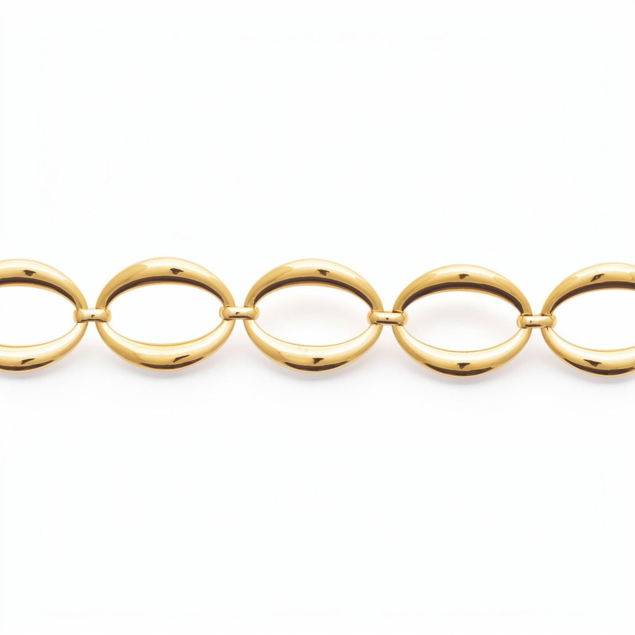 Focus view of a Gold Oval Link Bracelet on a white background
Material:  18K Gold Filled, stainless steel base
Color: yellow gold
Style: modern, elegant, statement, minimalist
Design details: large polished open oval links, smooth rounded profile, sculptural chain design, lobster clasp with extender
Best for: everyday elevated wear, statement styling, gifting, special occasions, modern jewelry lover