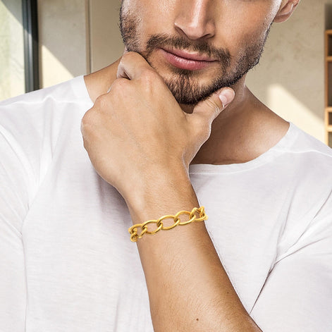 View of a Chunky Curb Chain Bracelet worn by a man 
Product type: bracelet
Material:  18K Gold Filled, stainless steel base
Color: yellow gold
Style: unisex, modern, bold, minimalist
Design details: oversized oval curb links, polished finish, chunky chain silhouette, lobster clasp, extender chain
Best for: everyday wear, statement styling, gifting, layering, men, women, unisex jewelry lovers