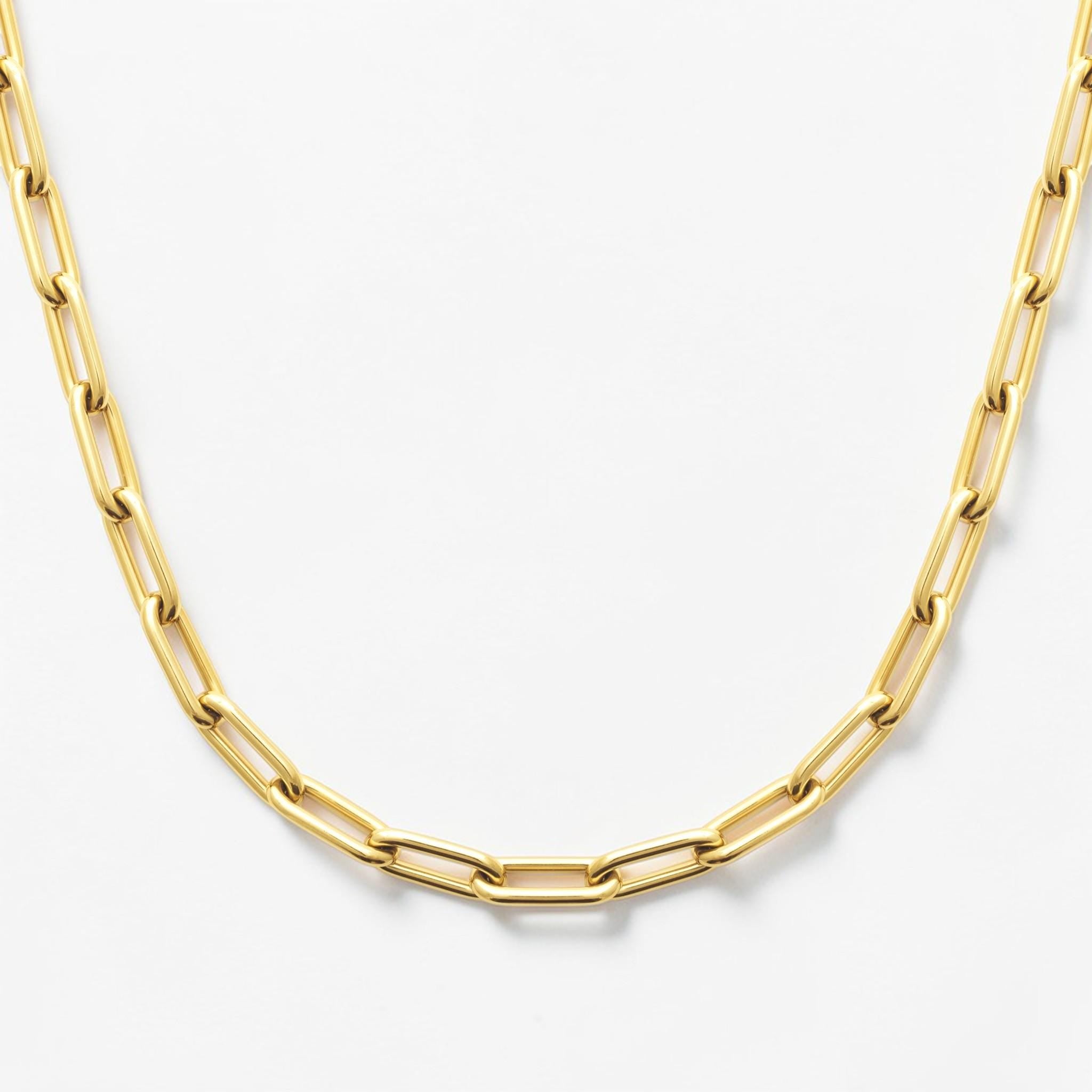 View of the matching necklace in a studio white background.
Product type: necklace
Material: 18K Gold Filled, stainless steel base
Color: yellow gold
Style: modern, elegant, minimalist, slightly bold
Design details: rectangular link chain, paperclip-style link, polished finish, lobster clasp
Best for: everyday wear, layering, gifting, modern jewelry lovers, statement minimal styling