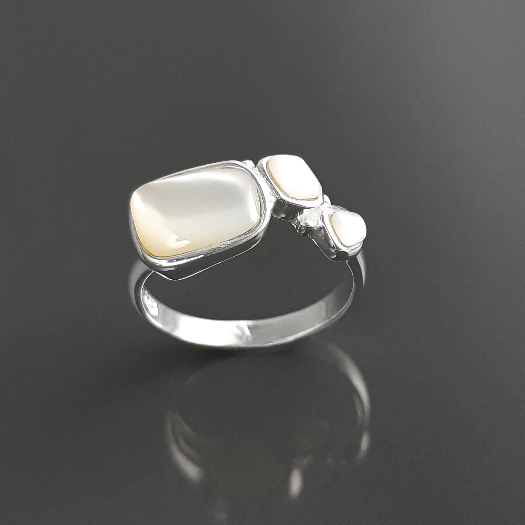 Sterling Silver Mother of Pearl 925 Ring, Modern MOP Band Jewelry, 3 White Shell Ring