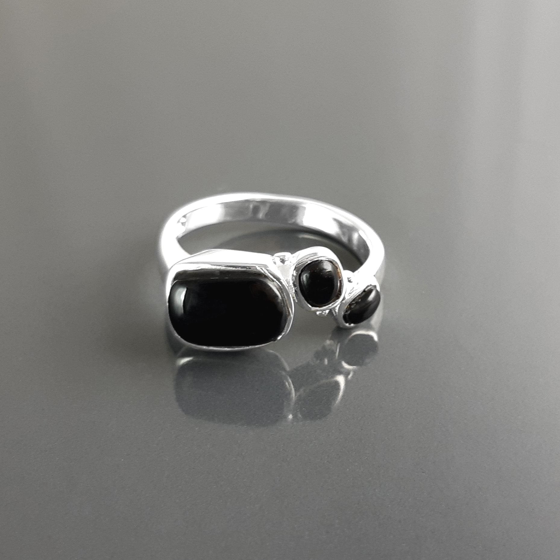 925 Sterling Silver Black Onyx Geometric Ring, Modern Gemstone Band Handmade, 3 Black Onyx Stones on a Ring