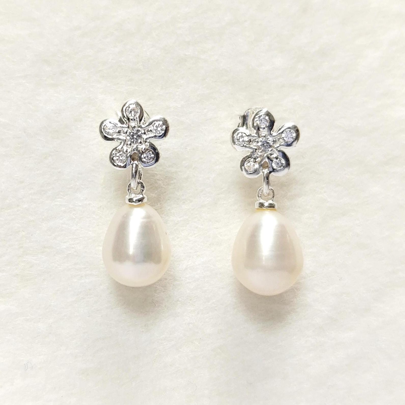 10mm White Shell Pearl Flower Earrings, Sterling Silver 925, Handmade Jewelry