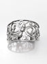 Peut inclure: Une bague en argent avec un délicat motif de papillon. Le papillon est réalisé en ajouré, créant un look délicat et aérien.