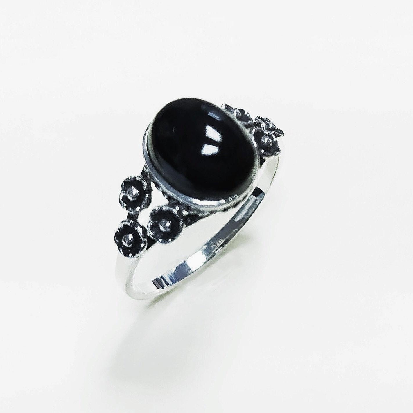Black Boho Ring, Sterling Silver, Shiny Oval Stone, Genuine Onyx Gemstone, Jewelry, Dainty Vintage Gothic Flower Style Ring