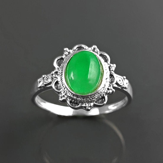 Material: sterling silver
Stone: jade
Color: silver and vivid green
Style: vintage-inspired, feminine, boho, elegant
Design details: oval jade cabochon, ornate halo-style frame, decorative sterling silver detailing, slim band, sculptural top
Best for: everyday wear, gifting, vintage jewelry lovers, jade lovers, boho styling, birthdays, anniversaries, Mother’s Day