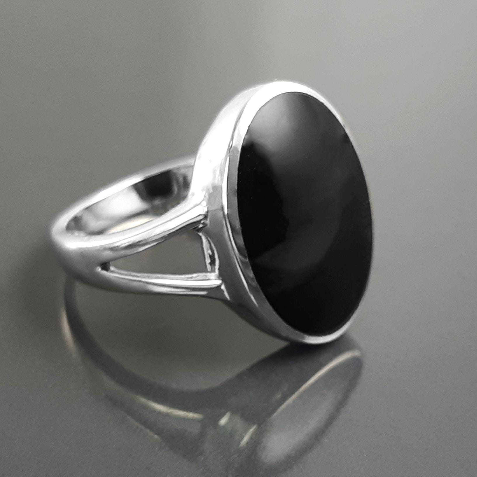 925 Oval Black Ring, Sterling Silver Ring Flat Oval Stone, Genuine Onyx Gemstone, Small Everyday Ring, Modern Ring, Minimalist Ring