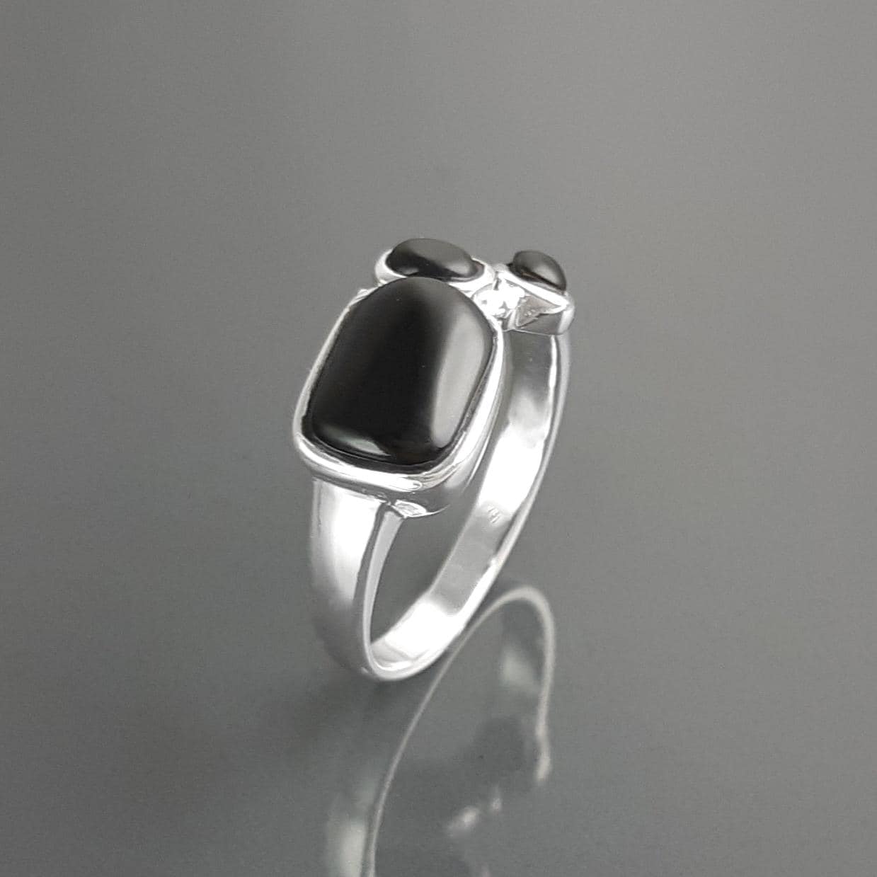 925 Sterling Silver Black Onyx Geometric Ring, Modern Gemstone Band Handmade, 3 Black Onyx Stones on a Ring